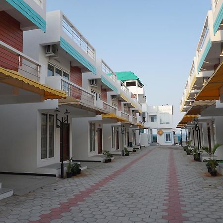 Sea La Vie Covelong Beach Resort Kelambākkam Dış mekan fotoğraf