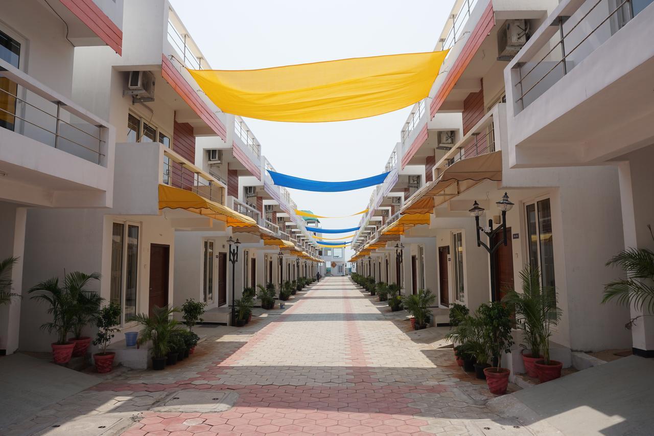 Sea La Vie Covelong Beach Resort Kelambākkam Dış mekan fotoğraf